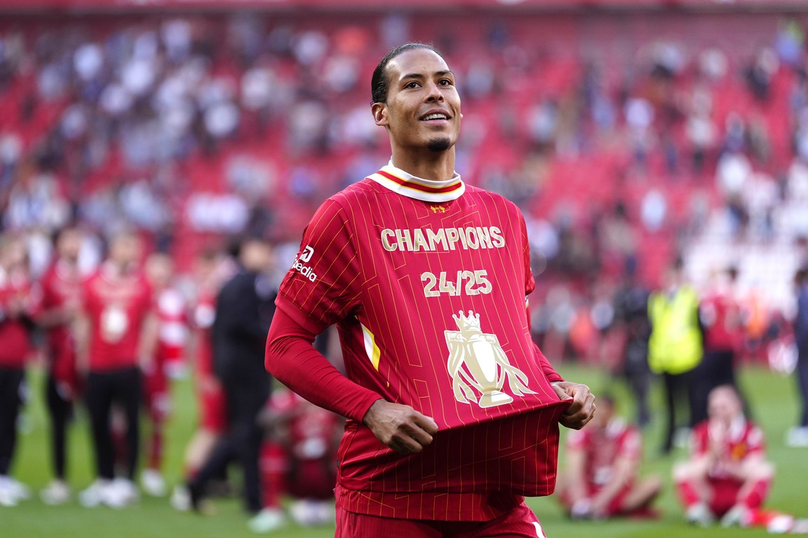 Van Dijk reageert op unieke prestatie als Nederlandse aanvoerder
– Voetbal International