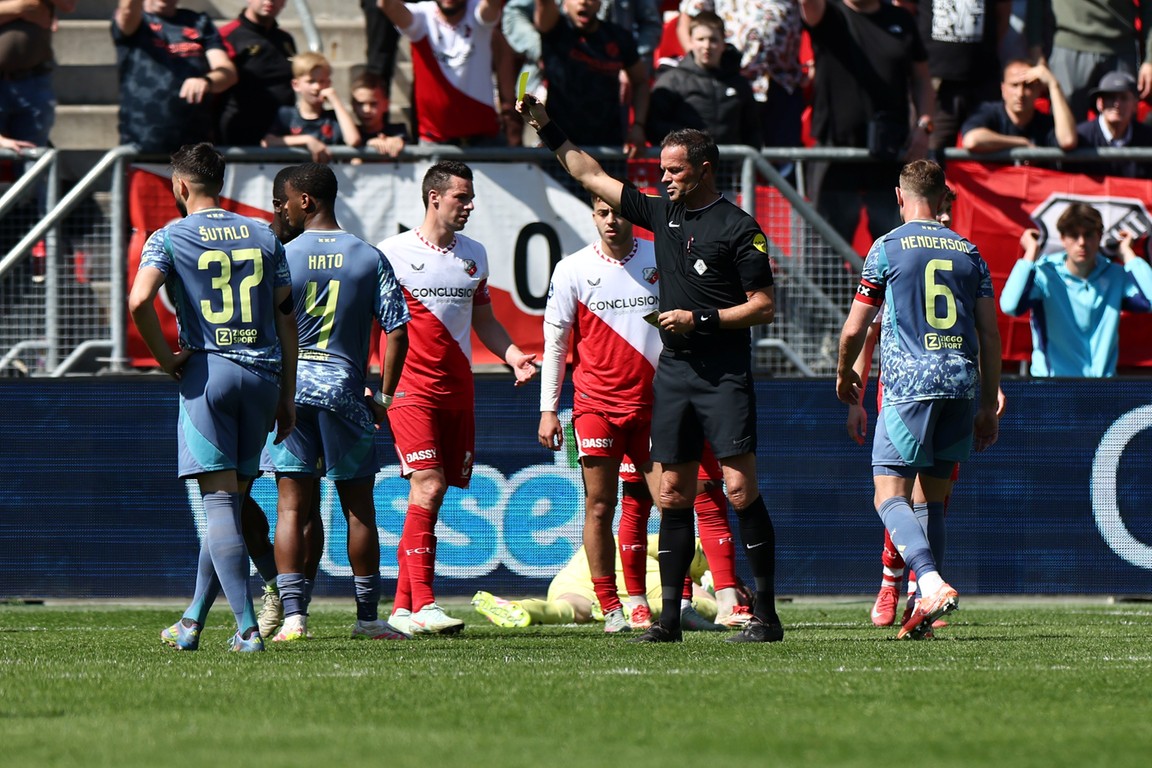 Waarom Ajax en drie andere clubs dit Eredivisie-weekend vrij zijn
– Voetbal International